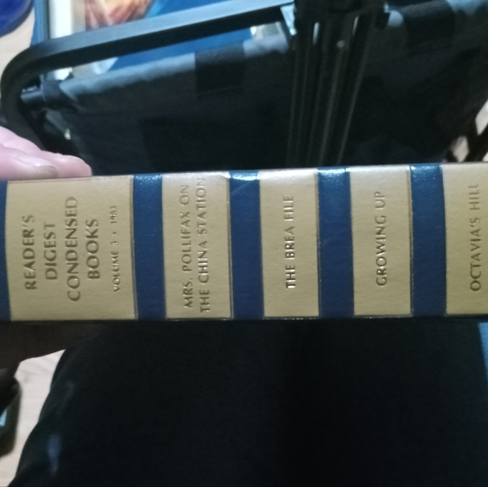 Reader's Digest Assorted Color Book Set - Picture 5 of 6